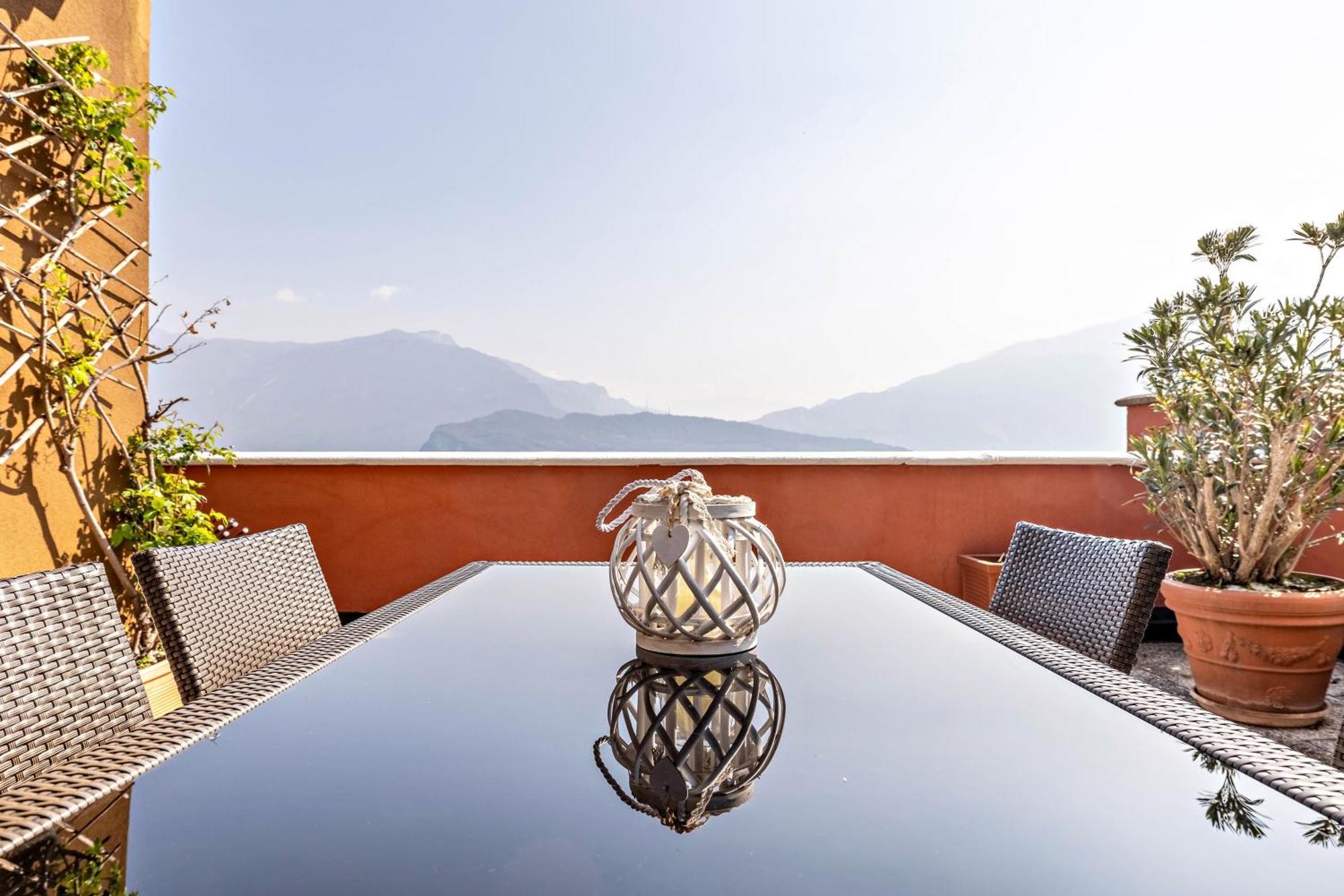 Casa Sara With Swimming Pool Lejlighed Riva del Garda Eksteriør billede